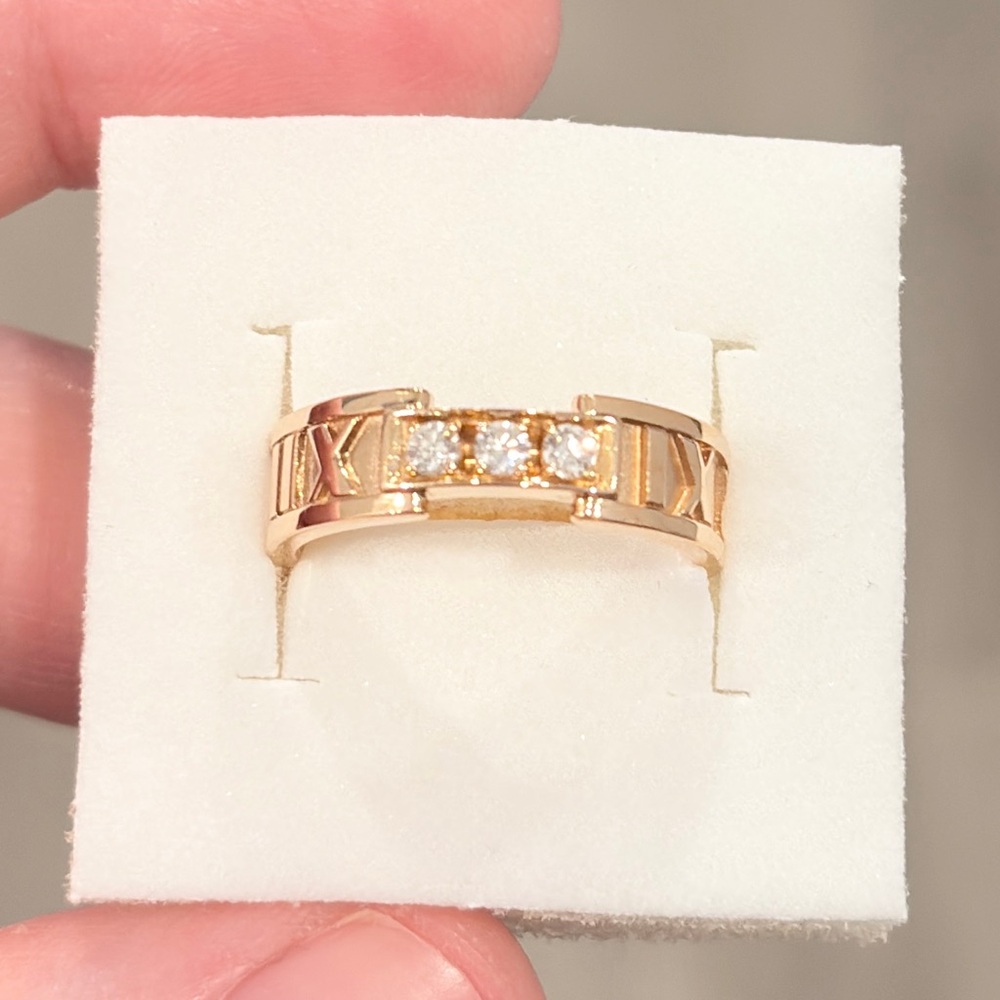 18K Tiffany Atlas Diamond Ring, 750 Rose Gold, Roman Numerals, Size 6 - Picture 4 of 15